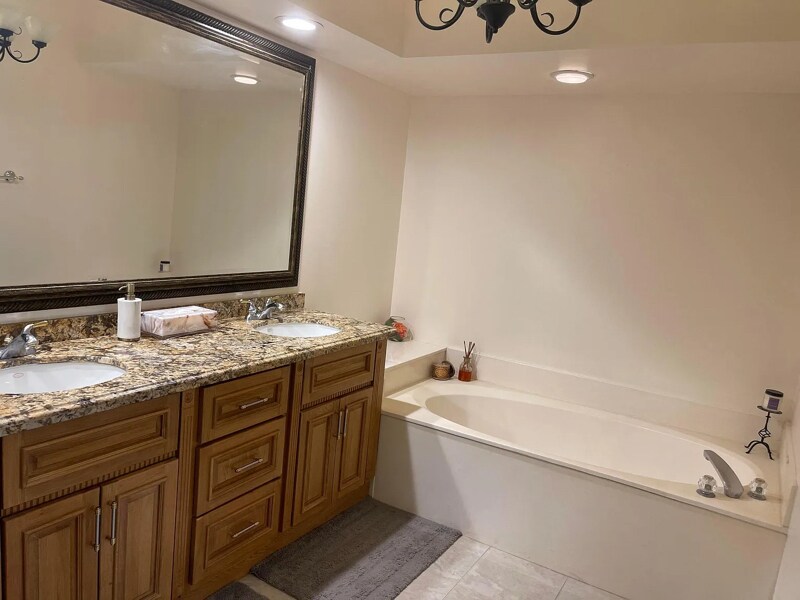 Building Photo - 1048 Siena Oaks Cir E