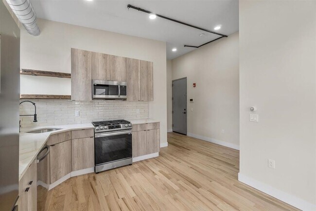 Building Photo - 21 W 20TH St