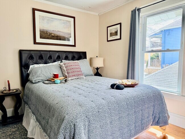 Building Photo - 740 Belmont St