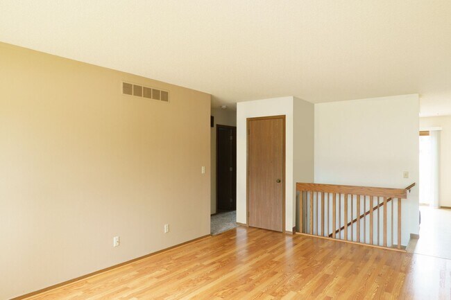 Building Photo - 2 Bedroom Townhome Available August 1st, 2026!