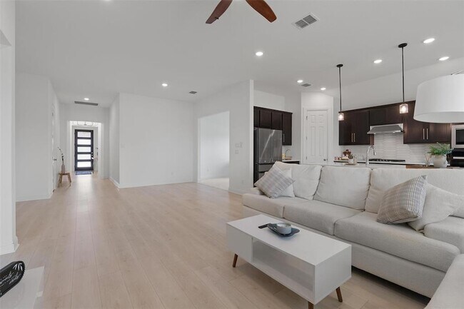 Building Photo - 20240 Smedley Dr