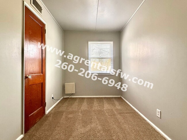 Building Photo - 3 Bedroom House