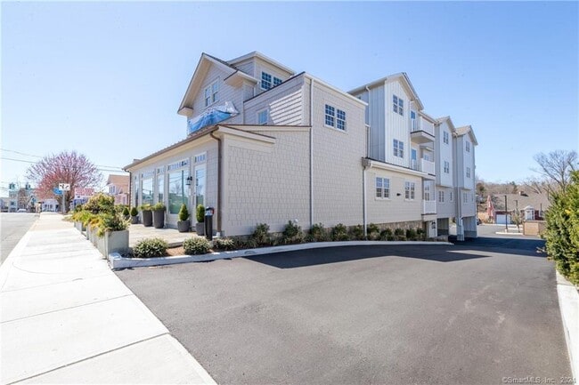 Building Photo - 201 Main St