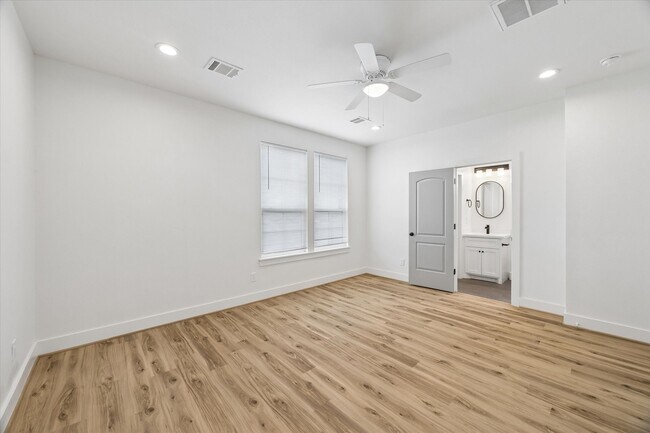 Building Photo - 2749 Redrock St