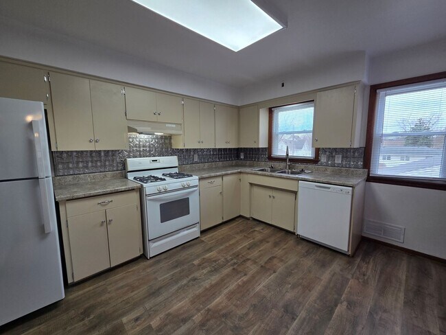 Building Photo - W 2nd St 1408-1410