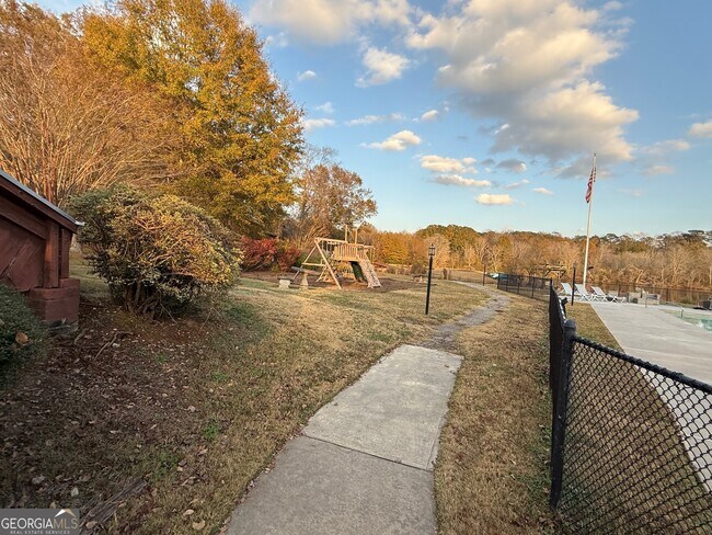 Building Photo - 20 Fairway Ln