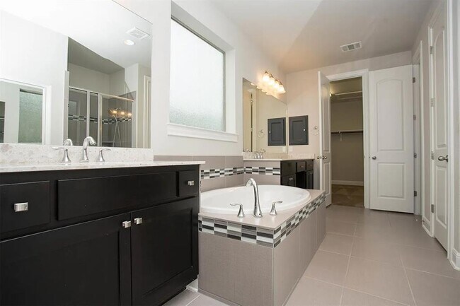 Building Photo - 3809 Vinalopo Dr