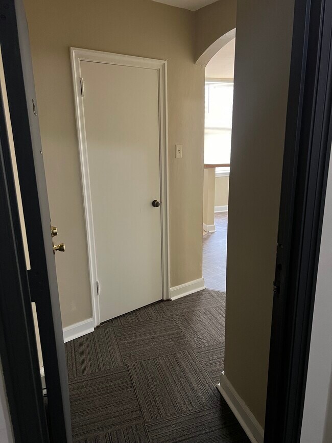 Building Photo - 7416 Harwood Ave