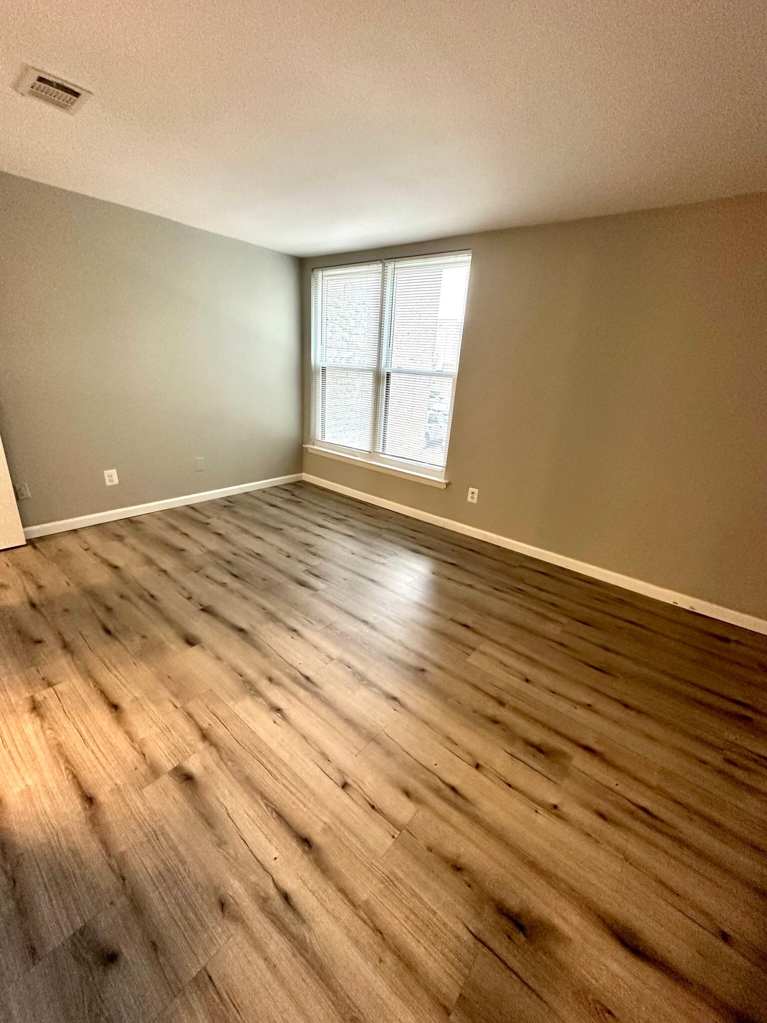 Building Photo - 3358 Huntley Square Dr