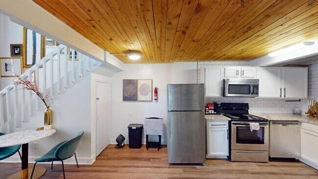 Building Photo - 201 S Hoskins Rd