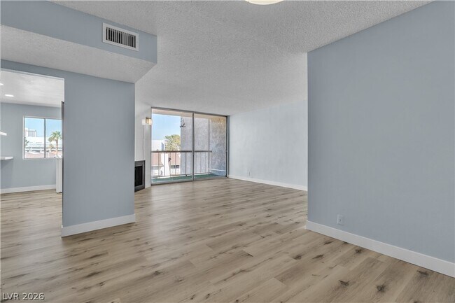 Building Photo - 725 N Royal Crest Cir
