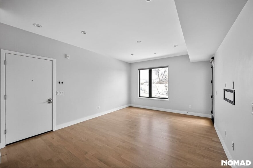 Building Photo - 2718 Pine St