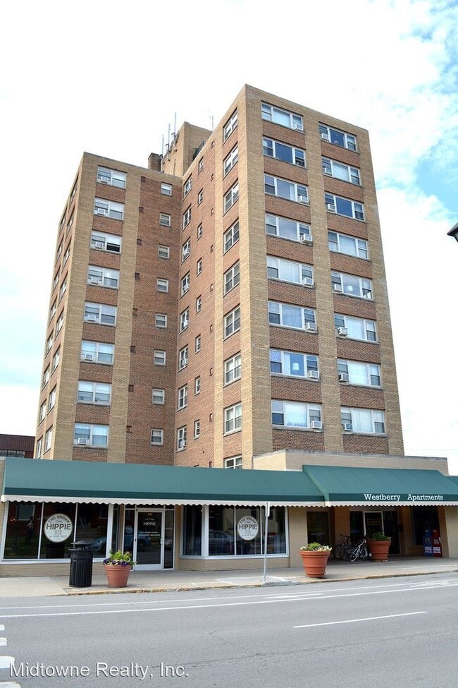 Primary Photo - 530 W Berry St