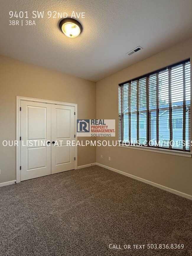 Building Photo - 9401 SW 92nd Ave