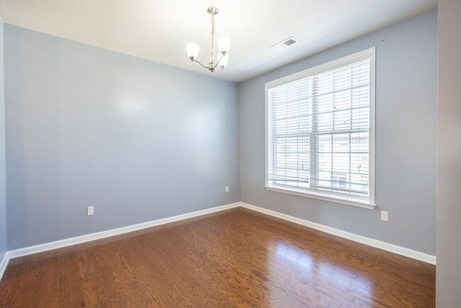 Building Photo - Lovely 3 BR/2.5 BA Townhome in Lanham!
