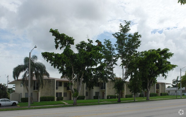 Building Photo - Floral Park Townhomes