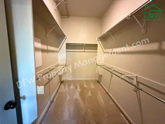 Building Photo - Spacious 3-Bedroom Townhome in Prime Arlington Location – Stylish, Modern, and Move-In Ready!