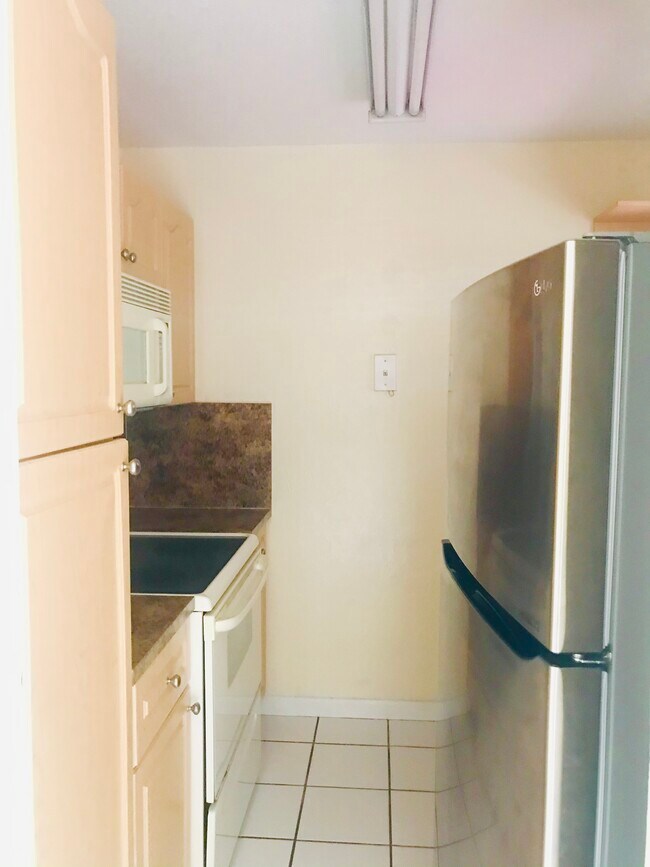 Primary Photo - 600 NW 32nd Pl
