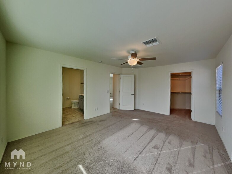 Building Photo - 10761 W Wexford Ln