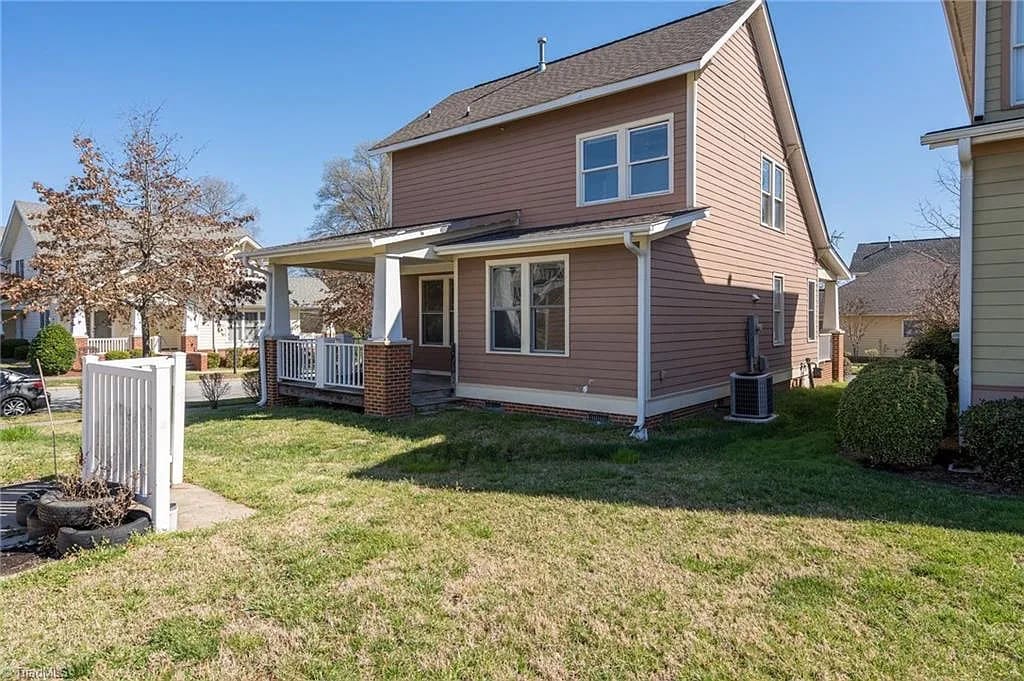 Building Photo - Room in House on Integrity Oaks Dr