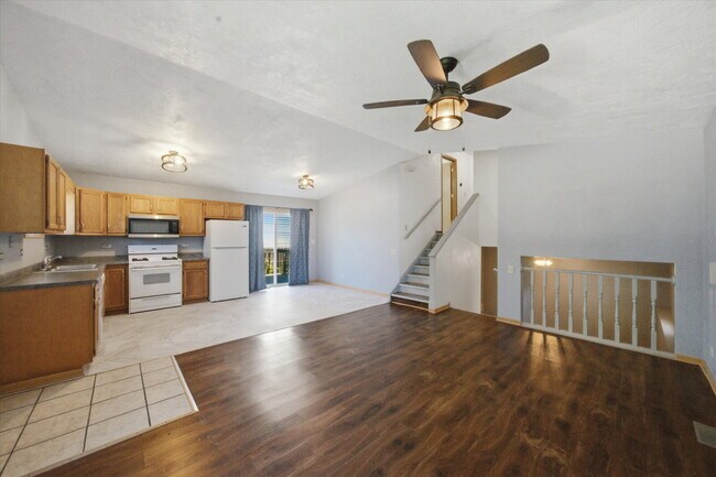 Building Photo - Move-In Ready Split-Level with Open Floor Plan