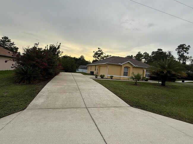 Building Photo - 12814 SW 51st Ave