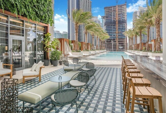 Building Photo - 801 S Miami Ave