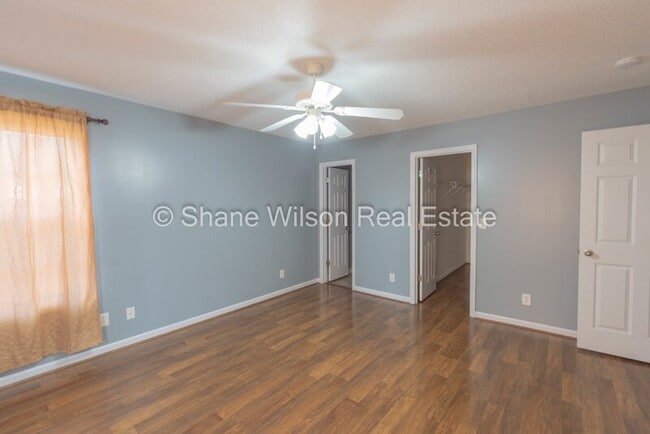 Building Photo - 216 Periwinkle Way