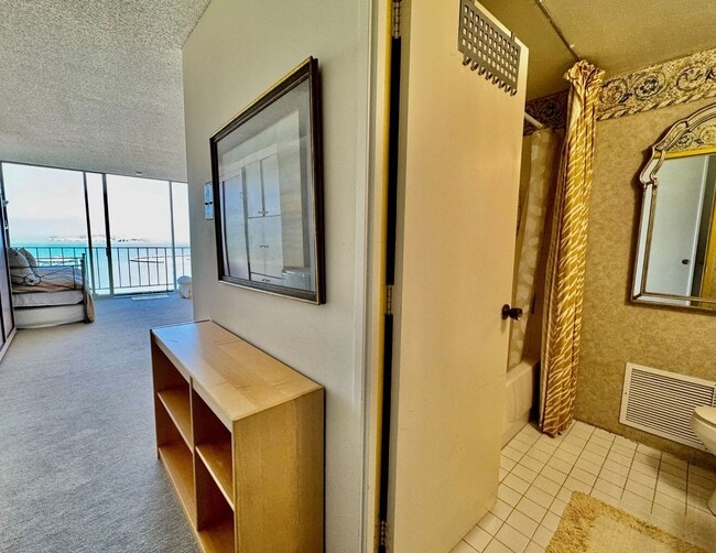 Building Photo - Million-Dollar Views, Starter Price!