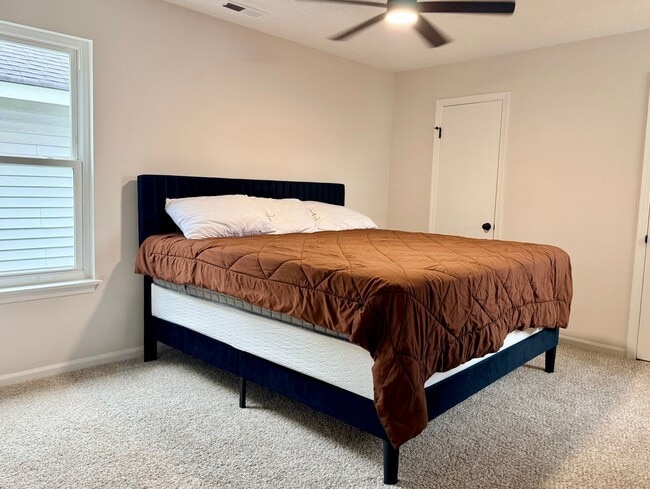 Building Photo - Gorgeous Single Family 4 bedroom furnished rental in Green Run