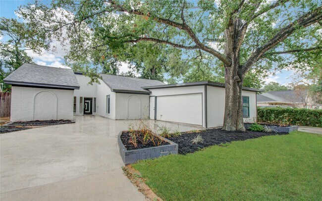 Primary Photo - 10300 Mayfield Rd