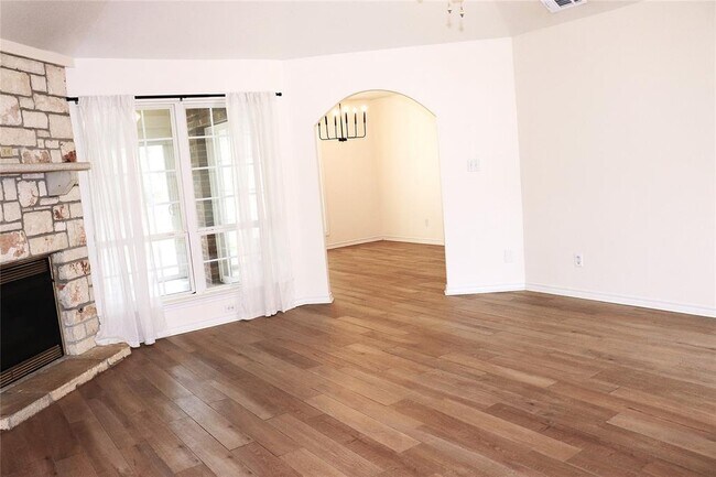 Building Photo - 211 Fox Crossing