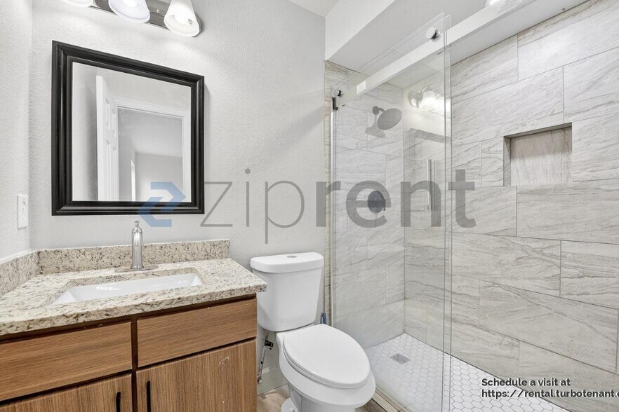 Building Photo - 2505 Clearwood Dr