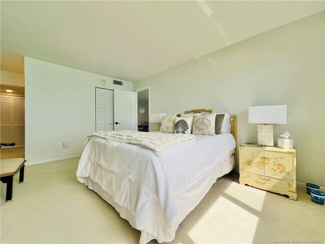 Building Photo - 4200 N Hwy A1A