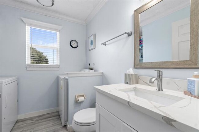 Building Photo - 470 Bella Vista Ct N