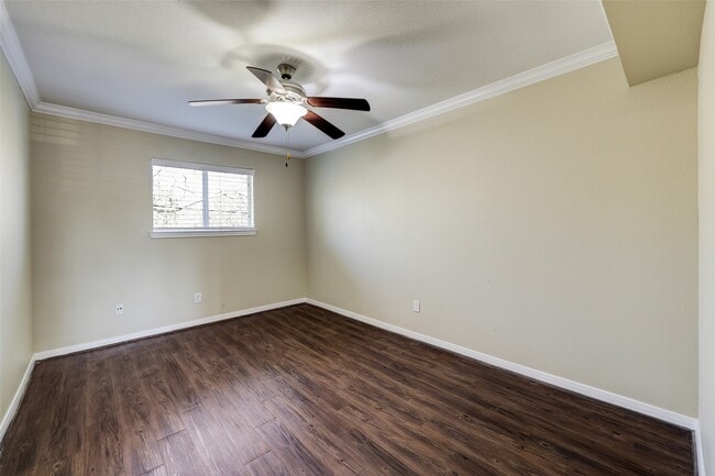 Building Photo - 2006 W 43rd St