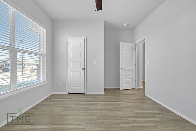 Building Photo - Naples: Your Stylish Haven in Owasso