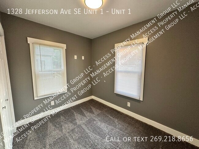 Building Photo - 1328 Jefferson Ave SE