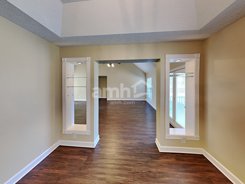 Building Photo - 305 Karlee Dr