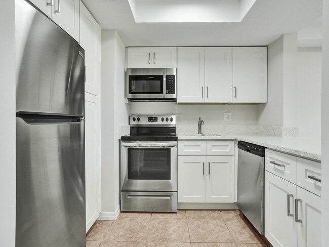 Building Photo - 8503 NW 35th Ct