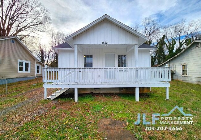 Primary Photo - Cute 2 Bed/1 Bath Ranch in Statesville!