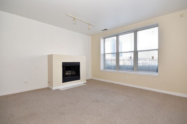 Building Photo - 1327 N Halsted St