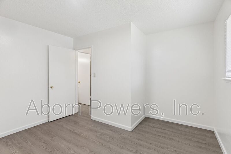 Building Photo - 2807-2813 Manor Dr
