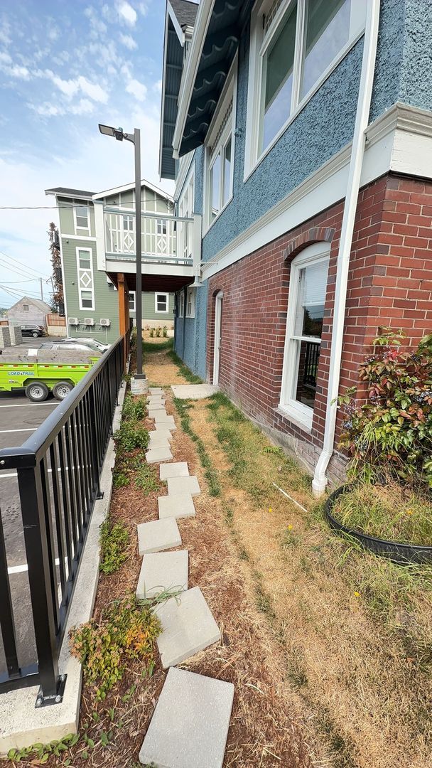 Building Photo - 1201 N Garden St