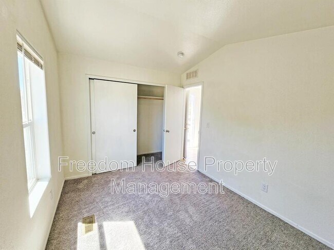 Building Photo - 1550 West Irons Street