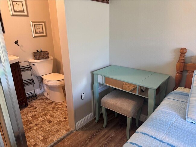 Building Photo - 621 Windrush Bay Dr