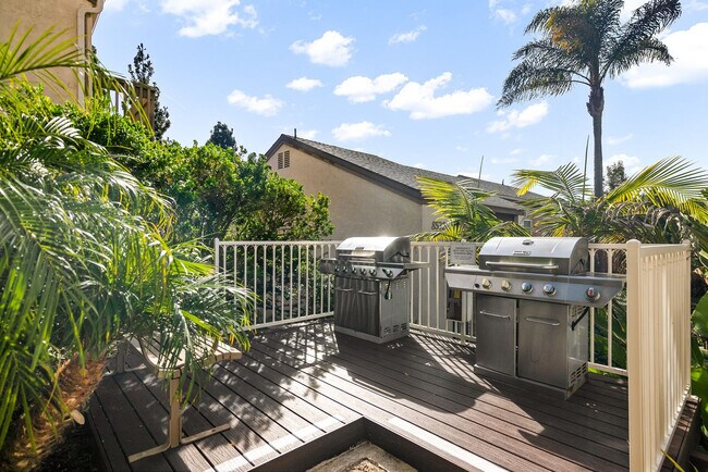 Building Photo - 8503 Villa La Jolla Dr