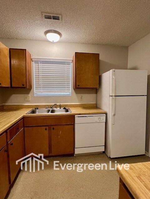 Building Photo - 107 Jardin Ct