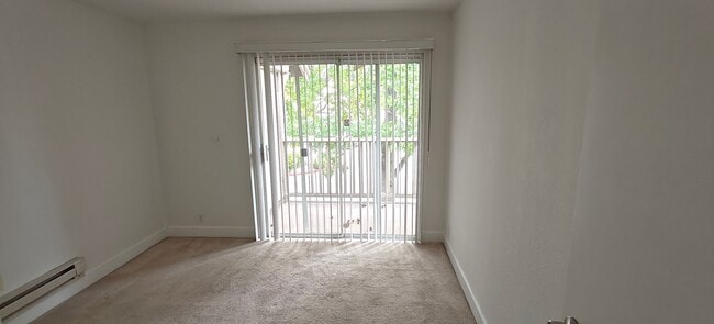 Building Photo - Modern 1BR/1BA Condo Available Now