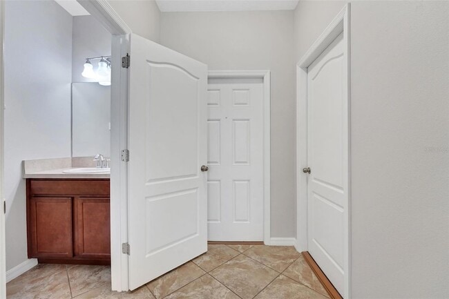 Building Photo - 6477 Sedgeford Dr